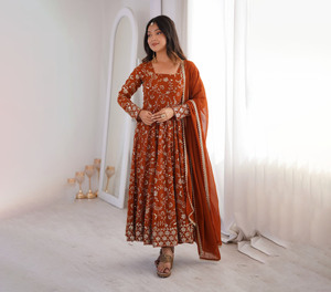 ชุดเดรส Anarkali สไตล์อินเดียสำหรับผู้หญิง แบรนด์ New PinkCityBlocks ผ้าจอร์เจตต์เทียม พิมพ์ลายดิจิทัล แห้งเร็ว เหมาะสำหรับงานแต่งงานและงานปาร์ตี้ พร้อมผ้าคลุมไหล่ Dupatta - Product Image 1
