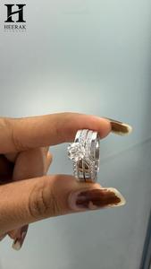 Anillo de compromiso solitario de lujo con diamante cultivado en laboratorio de corte redondo y anillo de boda a juego, venta al por mayor - Product Image 3