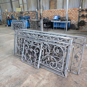 Los diseños de cercas de metal y cercas de Seguridad Premium mejoran la seguridad de la propiedad al tiempo que agregan un encanto arquitectónico sofisticado - Product Image 3