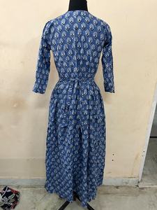 ชุดเดรสพิมพ์ลายด้วยมือ ผ้าฝ้ายอินเดีย เสื้อคลุมยาวแบบอินเดีย ชุดเดรสพิมพ์ลายด้วยมือ คอวี แขนยาว ชุดเดรสพิมพ์ลายดอกไม้ - Product Image 5