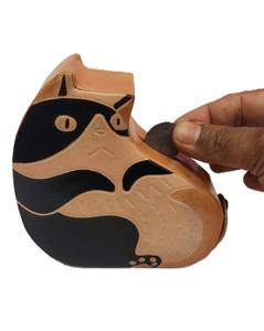 Cartera de Cuero Hecha a Mano con Forma de Animal y Patrón Cuadrado, Temática Artificial, Souvenir de Delhi, Modelo Lowellcraft - Product Image 5