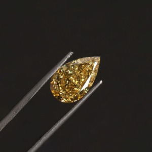 Bague de Fiançailles en Diamant de Laboratoire CVD Jaune Poire 3 carats VVS2 Certifié IGI, Coupe Excellente, Bijoux Fins, Fournisseur en Gros - Product Image 3