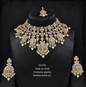 Conjunto de collar nupcial Kundan 12793 chapado en oro mate con piedra verde y perlas de imitación para boda, estilo clásico para mujer - Product Image 5