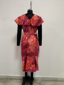 Vestido de mujer con cuello en V, manga casquillo, estampado floral, cintura natural, estilo casual de verano, línea A, largo hasta la rodilla, con volantes y tejido digital. - Product Image 2
