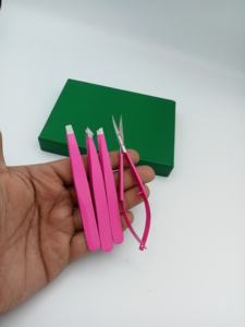 Pinzas para Pestañas de Acero Inoxidable de Precisión con Punta Lisa, Color Personalizado, Modelo 667, Empaque en Caja, Marca Privada, Revendedores de Productos de Belleza - Product Image 3