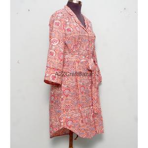 Nouvelle Arrivée Tunique de Nuit Confortable en Coton Respirant 100% avec Impression Numérique Personnalisée et Fermeture Boutonnée Coupe Ajustée - Product Image 5