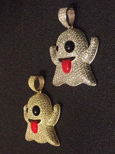Colgante de Fantasma de Dibujos Animados con Incrustaciones de Diamantes de Imitación, Chapado en Oro, Unisex, Regalo Temático - Product Image 1