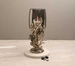 Lanterne cylindrique dorée Garden Glow avec design en maille pour la décoration de la maison, luminaire suspendu en métal durable - Product Image 1