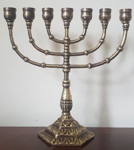 Candelabros Menorah Rústicos, Decoración Religiosa Tradicional, Acabado Metálico Duradero, Elegante Adorno Festivo para el Hogar - Product Image 5