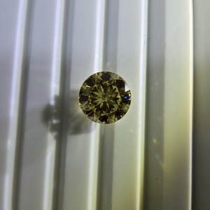 Diamant de laboratoire jaune fantaisie rond brillant de 2,5 carats certifié IGI, VS2, non monté, pour la création de bijoux - Product Image 2