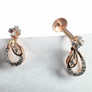 Pendientes redondos de oro rosa de 9 quilates con diamantes cultivados en laboratorio y naturales |   0.28 CT - Product Image 5