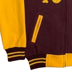 Chaqueta Varsity de Béisbol Iota de Forro Polar Marrón Dorado, Estilo Griego, para Fraternidad, Ajuste Premium y Elegante - Product Image 3