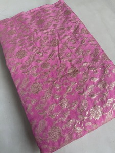 Tissu en soie jacquard brodé décoratif de fabrication indienne pour vêtements de boutique, disponible pour une livraison mondiale - Product Image 4