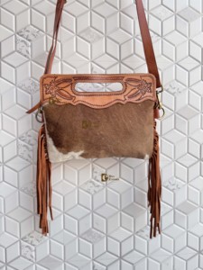 Bolso de Mano Bohemio con Flecos de Cuero Tallado a Mano, Bolso Elegante de Cuero Vacuno Color Marrón, Bolsos Multiusos para Mujer - Product Image 1