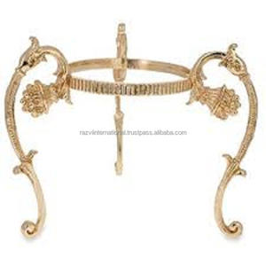 Soporte para huevos de aluminio chapado en oro vintage Herramientas para huevos con estilo retro - Product Image 1