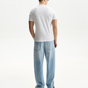 Chemises blanches minimalistes pour hommes, coupe ajustée, 100 % coton, personnalisation de marque, t-shirt basique léger, été, vente en gros, OEM - Product Image 2