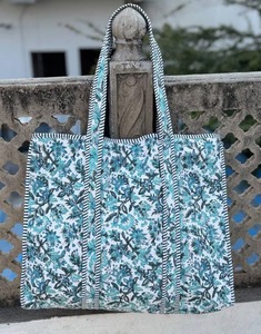Sac à bandoulière matelassé en coton imprimé de haute qualité avec motif unique et toucher luxueux - Product Image 2