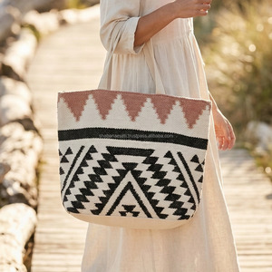 Bolso de Hombro Kilim Turco, Tejido a Mano, con Patrón Geométrico Triangular, Doble Correa, Ideal para Viajes, Compras y Uso Diario - Product Image 5