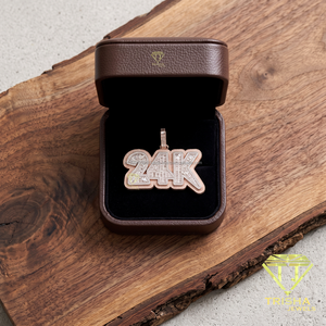 Collier Pendentif Personnalisé Luxe Plaqué Or Rose 24K avec Lettres Hip Hop et Diamants – Bijoux de Mode en Gros - Product Image 6
