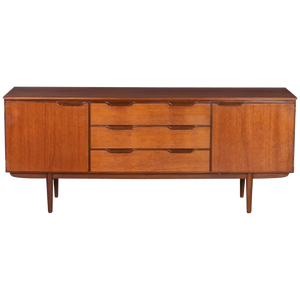 Buffet credenza Esbjerg de style moderne du milieu du siècle, en teck danois, avec 3 tiroirs centraux et deux armoires - Product Image 1