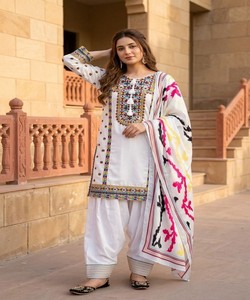 Kurta Tradicional para Mujer, Corte Regular, Estilo Casual Étnico, para Todas las Temporadas, Estilo India Pakistán 85478 KARMA- MT- 1077 - Product Image 1