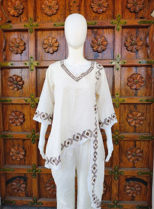 เสื้อทูนิคผ้าฝ้ายสไตล์โบฮีเมียนแบบลำลองพรีเมียม ทรงเอซิมเมตริก คอวี แขนยาว ลายพิมพ์บล็อก ปักลาย ระบายอากาศได้ดี เหมาะสำหรับฤดูใบไม้ผลิและฤดูร้อน - Product Image 2