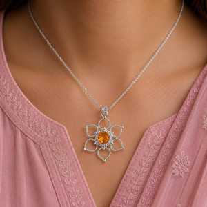 NIKHIL GEMS Élégant Pendentif Fleur en Citrine Naturelle Argent Sterling 925 Délicat Vintage Certifié par un tiers pour fiançailles Novembre - Product Image 1