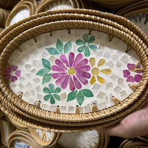 Plateau en rotin et nacre exotique, tissé à la main, pour l'organisation et la décoration de table, fabriqué au Vietnam - Product Image 1