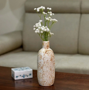 Vase esthétique en crème côtelée et bouteille dorée mouchetée pour tables et étagères. Disponible à prix de gros. - Product Image 1