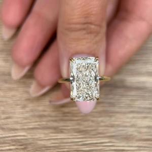 Anillo de Diamante Cultivado en Laboratorio con Corte Radiante de 7 Quilates, Certificado IGI, Color E, Claridad VVS2, Anillo de Compromiso Solitario, Oro Amarillo de 14k - Product Image 2