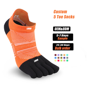 Chaussettes de sport à compression cinq doigts pour jeunes, avec soutien de la voûte plantaire, 100 % coton, performance, fabriquées au Vietnam - Product Image 1