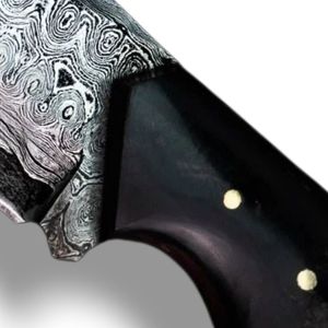 Couteaux de chasse Bushcraft en acier Damas avec motif de lame superposé unique, manche ergonomique en bois pour le camping et la chasse en plein air - Product Image 6