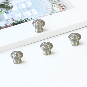 Poignée de meuble ronde vintage en alliage de zinc économique, motif floral, disponible en OEM, pour tiroirs de cuisine, salle de bain et salle à manger - Product Image 1