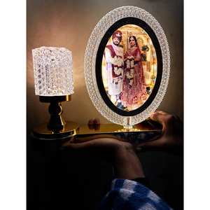 กรอบรูปคริสตัล LED สุดหรู พร้อมโหมดแสง 3 แบบ ให้ความสวยงามทั้งแบบสี่เหลี่ยมและวงรี เหมาะสำหรับเป็นของขวัญวันครบรอบแต่งงาน - Product Image 1