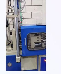 Máquina de Moldeo por Inyección Automática Industrial Vertical de Alta Resistencia con Capacidad de 40g - Product Image 3