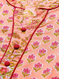 Vente en gros de Kurta Anarkali en coton rose à fleurs, taille plus, col mandarin, manches trois quarts, tenue d'été confortable pour femmes - Product Image 2