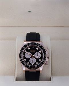 Montre chronographe automatique mécanique de luxe en or rose pour homme, cadran en cristal saphir, bracelet en caoutchouc noir, accents de diamants - Product Image 5