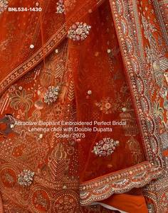 Tenue de mariage en soie Gadhwal avec broderie dorée et motifs, fil Zari et sequins, travail de diamants, Lehenga Choli, exportateur indien - Product Image 5