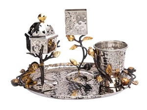 Juego de Salero y Pimentero Plateados con Cuerpos de Vidrio y Tapas Metálicas en Bandeja Decorativa, Utensilios para Hierbas y Especias - Product Image 6
