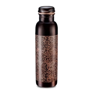 Bouteilles en cuivre antique foncé avec logo personnalisé, design floral filigrané artisanal, flacon en métal à bouchon plat, bouteille de sport pour le yoga, vente en gros - Product Image 6