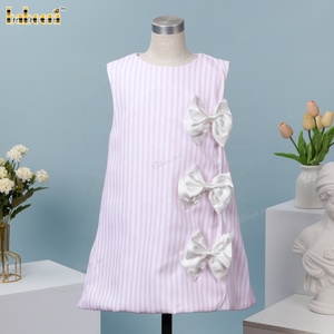 Robe d'été décontractée pour fille, rose pâle, à mini rayures, en tricot, avec nœuds blancs brodés à la main, respirante, écologique, certifiée OEKO-TEX, ODM 100% - Product Image 3