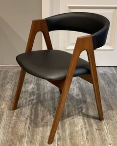 Modern Solid Wood Tub <b>Chair</b> with Curved Back, <b>Black</b> PU Leather Upholstered Seat, A-Frame Wooden Legs - Product Image 2