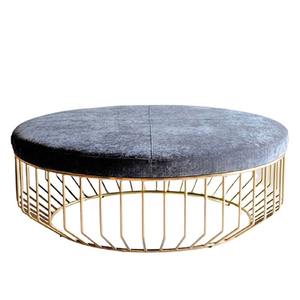 โต๊ะกาแฟทรงกลมสีเทาเมทัลลิกทอง พร้อมที่นั่งแบบออตโตมัน เฟอร์นิเจอร์หรูหราสำหรับโรงแรม คุณสมบัติแบบขยายได้ แบบตั้งพื้น - Product Image 1