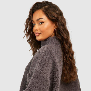 Sudadera con Capucha Extra Grande para Mujer, con Logotipo Personalizado Bordado e Impreso, de Alta Calidad, Estilo Teddy Fleece, con Cuello Alto - Product Image 6