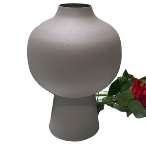 Offre spéciale Décoration de mariage en métal Vente en gros Vase à fleurs Décoration d'hôtel à domicile Manteau en poudre fini à la main avec logo personnalisé - Product Image 1