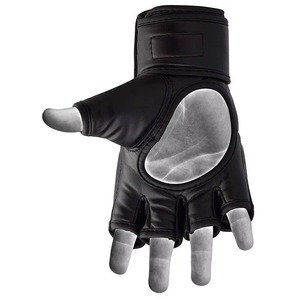 Guantes de boxeo MMA de medio dedo personalizados con la mejor protección para nudillos para pelear y agarrar GUANTES UFC MMA - Product Image 4