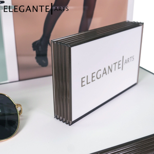 Exhibidor de Acrílico y Madera con Ventana Óptica - Product Image 1