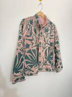 Veste en velours tricoté à col mandarin rose, broderie Suzani, broderie florale verte à la main, doublure en coton, style bohème écologique