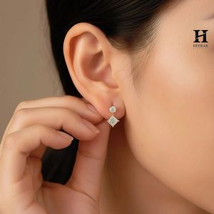 Pendientes de Diamantes CVD Certificados por IGI, Oro Real de 10K y 18K, Pequeños Huggies con Diamantes de Laboratorio con Corte Redondo y Princesa - Product Image 1