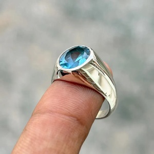 Bague pour homme en argent sterling 925 avec pierre précieuse topaze bleue naturelle, bague statement en pierre bleue faite à la main, bijoux en gros - Product Image 3